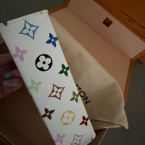 Louis Vuitton X Takashi Murakami Toiletry 19 BNIB - Picture 5 of 8